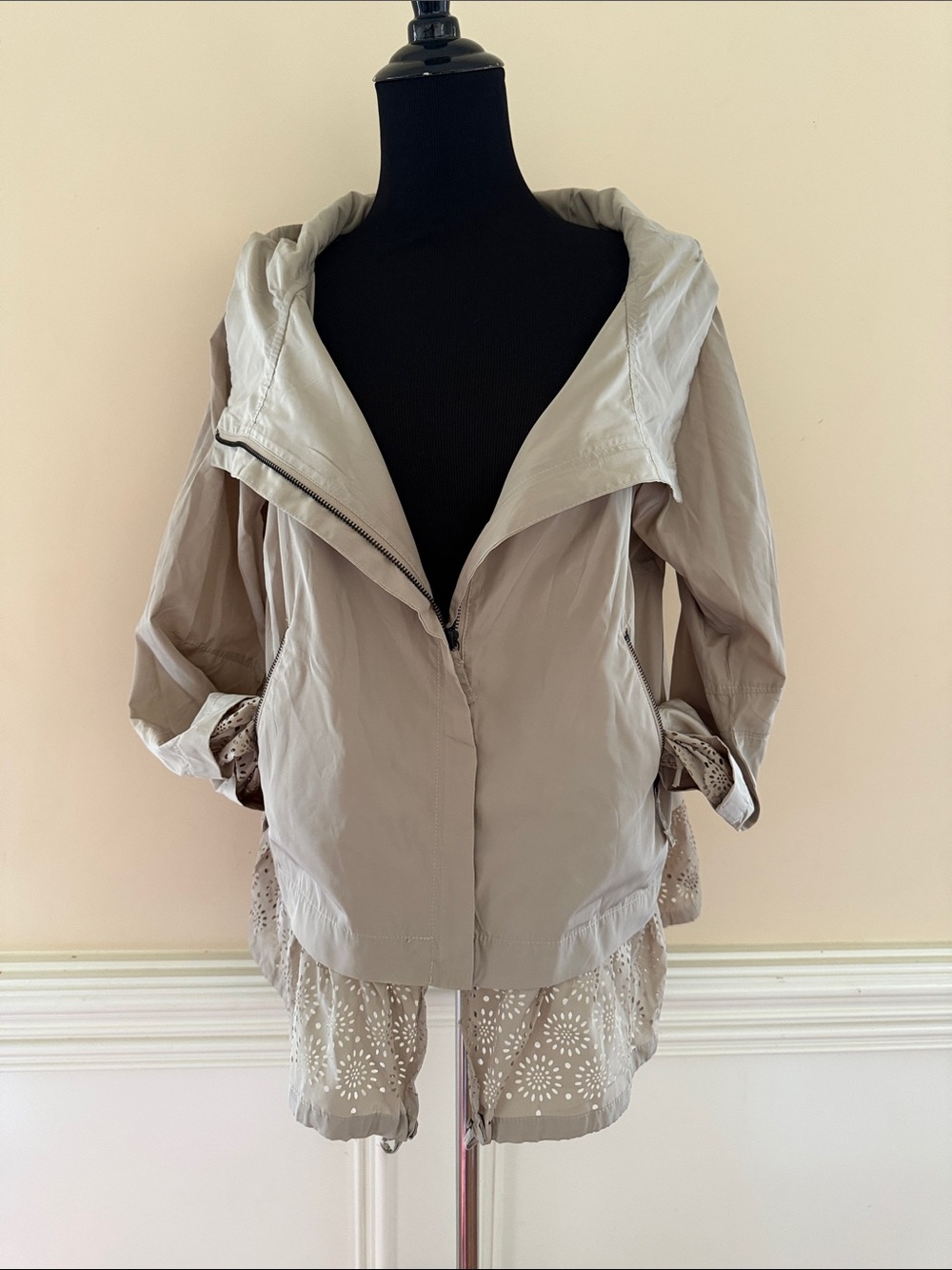 NWT Ciao Milano‎ Women's Jacket with Lace Detail Size Medium